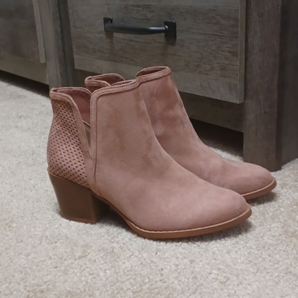 Mauve Loft booties NWOT